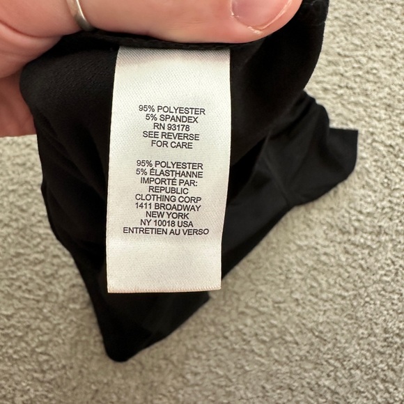 T Tahari Ruched Sleeve V-Neck T-Shirt - Black - Picture 6 of 6